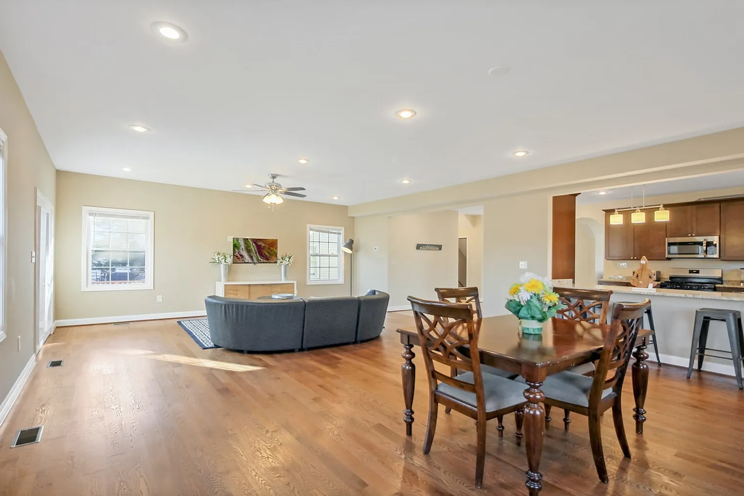 4 bed, 4.0 bath, $7,851 — Photo 1