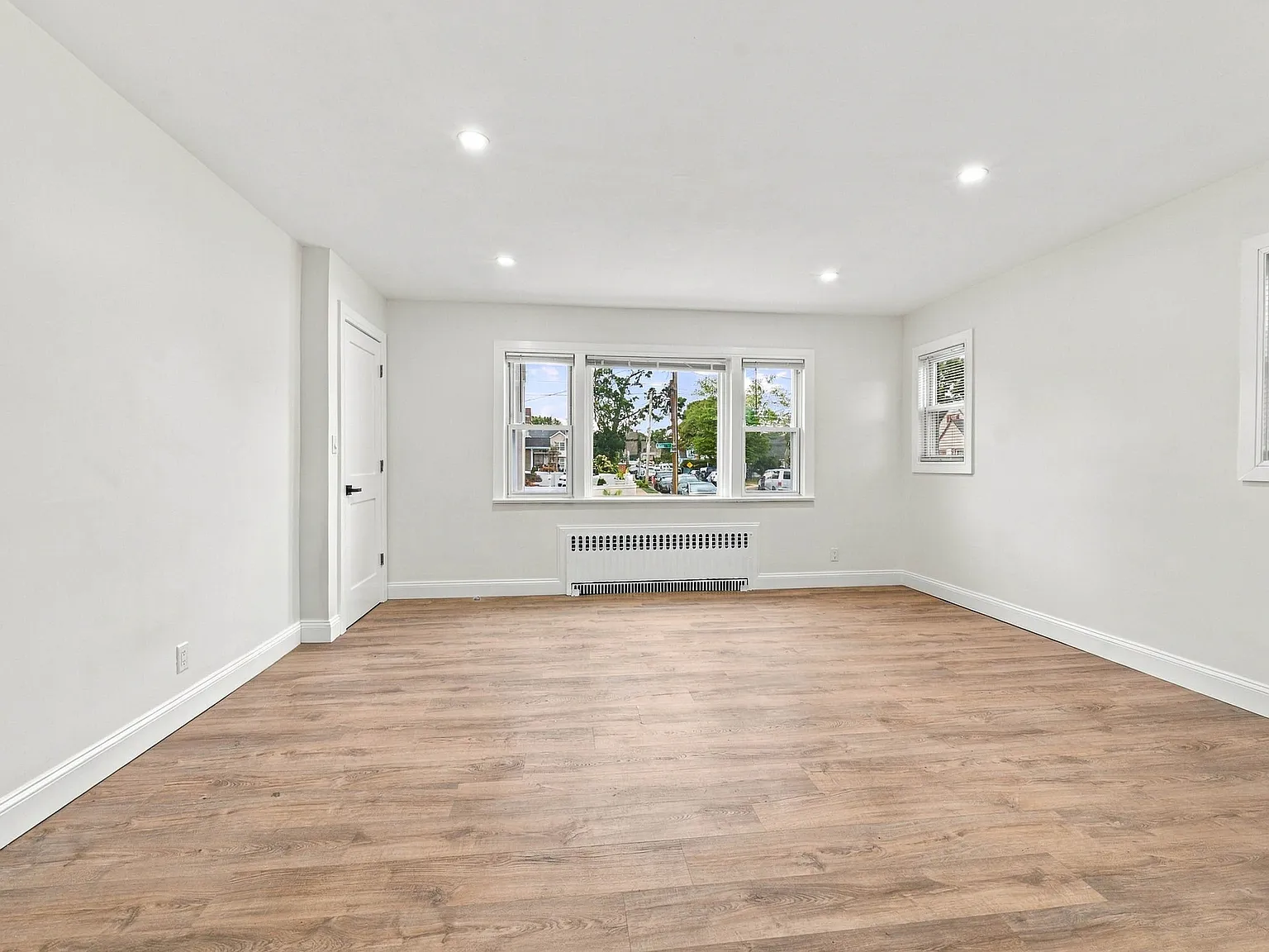 4 bed, $4,000 — Photo 4