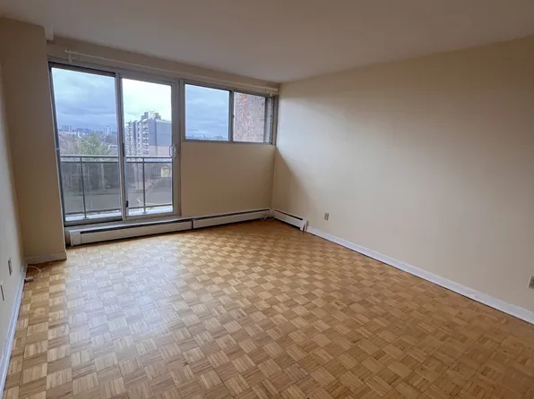 345 Laurier Ave E #805, Ottawa, ON K1N 6R5