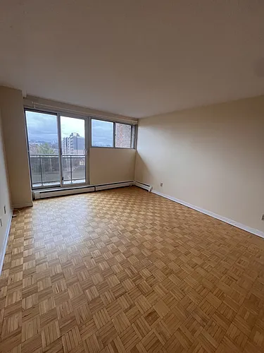 345 Laurier Ave E Photo 1