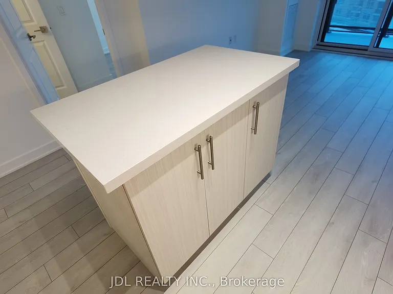 85 Oneida Cres #806 — Photo 6