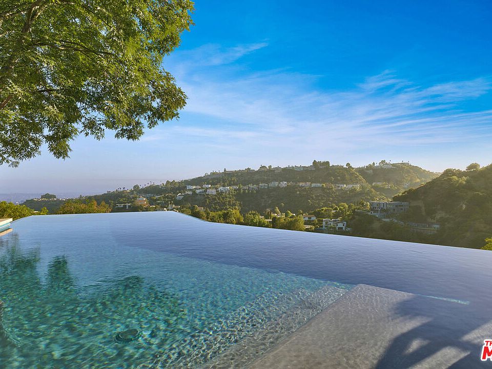 2nd image of 2753 Nichols Canyon Rd