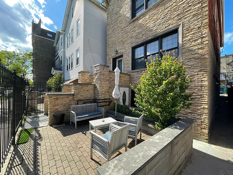 1522 W Superior St #1 — Photo 28