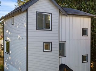 2725 Belvidere Ave SW, Seattle, WA 98126