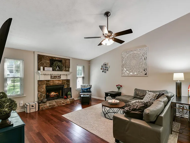 2598 Redfield Dr — Photo 14