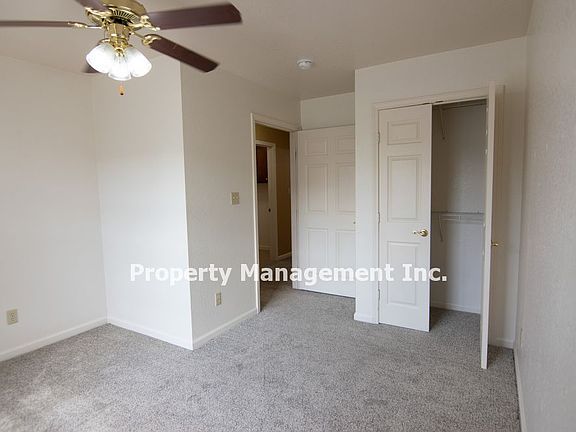 3rd image of 815 Shawnee St