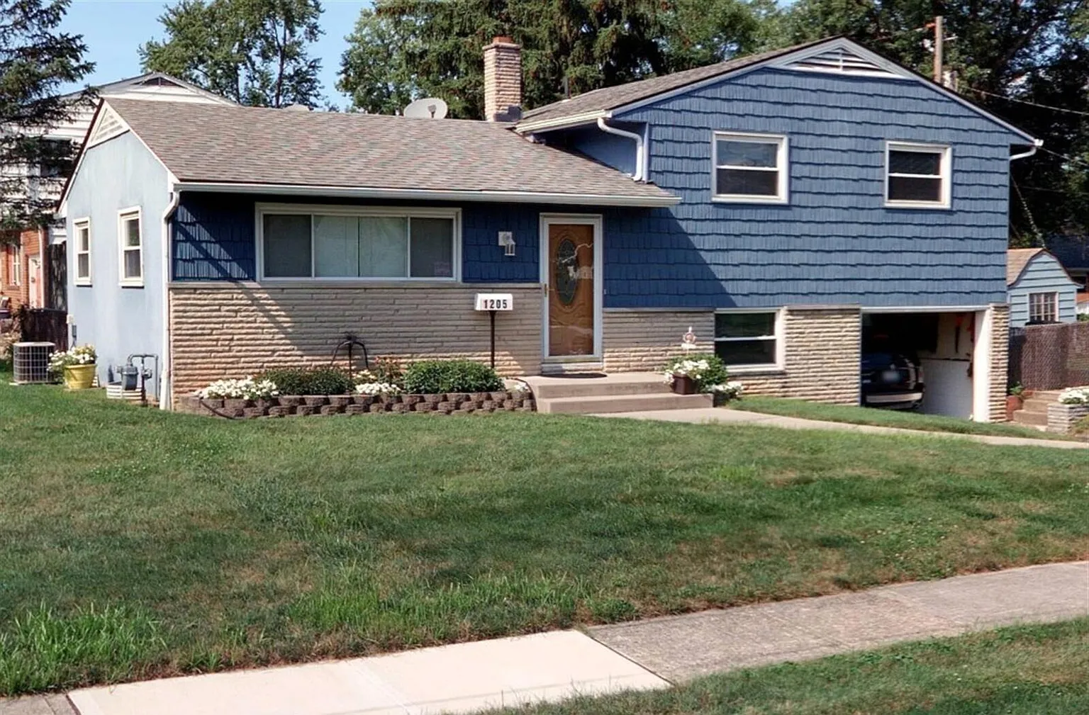 1205 Carrousel Dr E photo 1