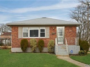 1 Henderson Ave, Valley Stream, NY 11580