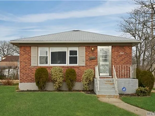 1 Henderson Ave, Valley Stream, NY 11580