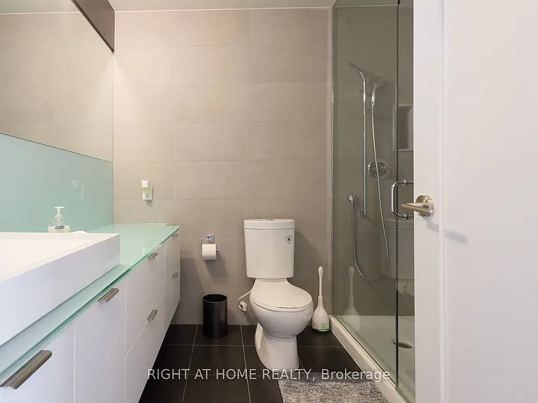 300 Front St W #2512 — Photo 14