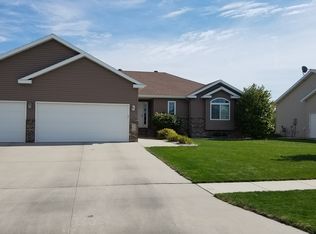 3698 Taylor St S, Fargo, ND 58104