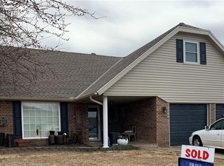 1016 Mabel C Fry Blvd, Yukon, OK 73099