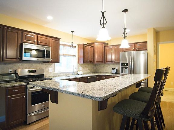 5th image of 57 Surrey Ln #57