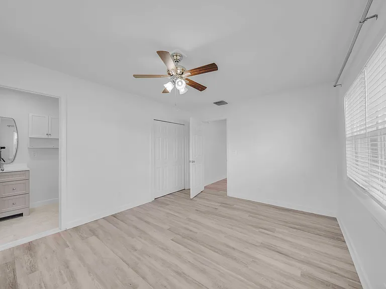 4900 S Lakewood Dr — Photo 17