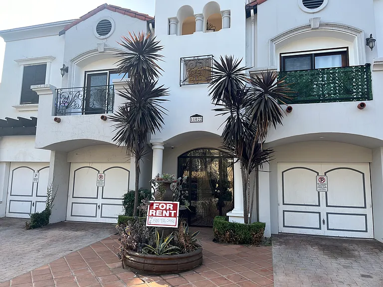 Tuscany Apartments — Photo 2
