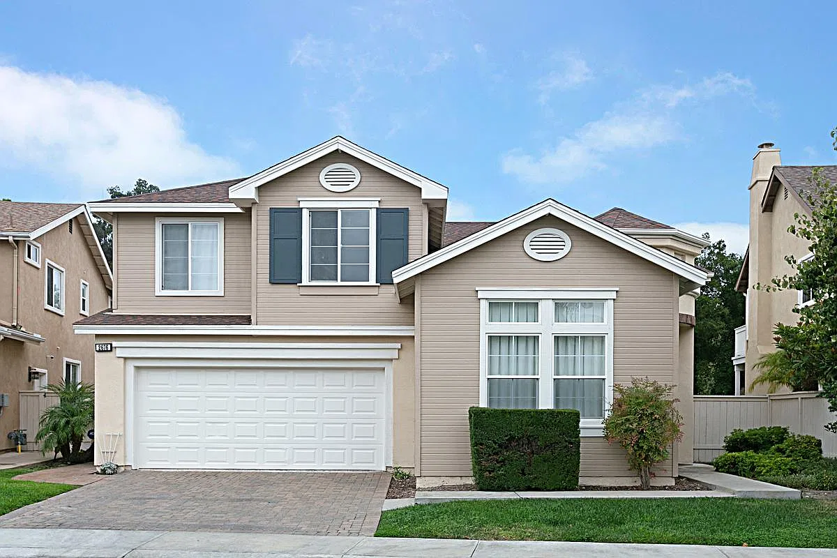 4 bed, 2.5 bath, 2677 sqft, $6,200 — Photo 1