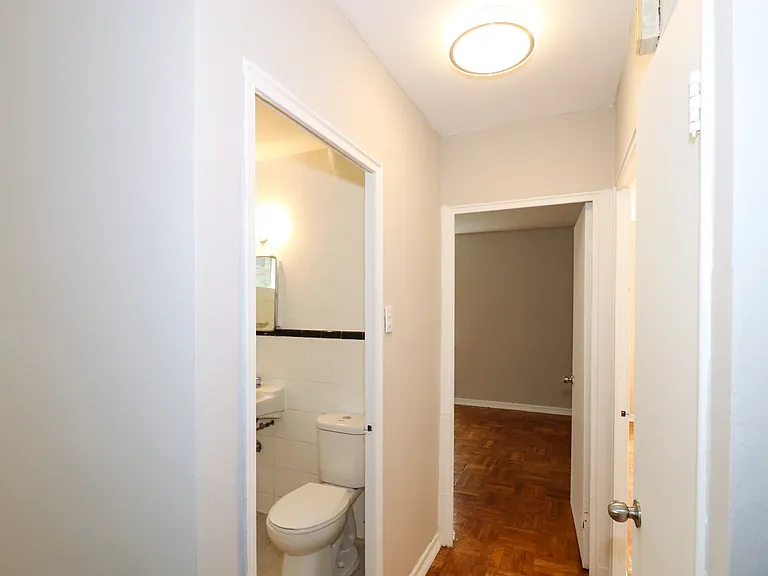 2507 Eglinton Ave W — Photo 14