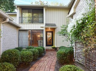 1220 S Timberview Trl, Bloomfield Township, MI 48304