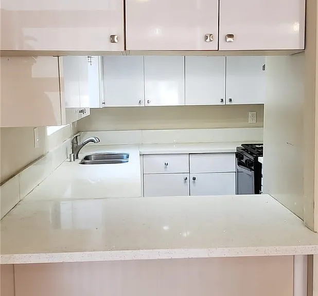 415 W Stocker St #102 — Photo 7