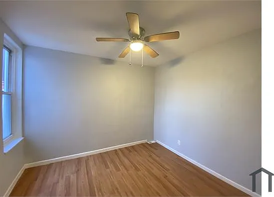 251 W Berkley St — Photo 5