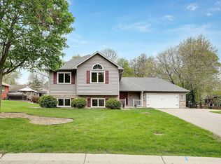 18984 Nature Ln, Eden Prairie, MN 55346
