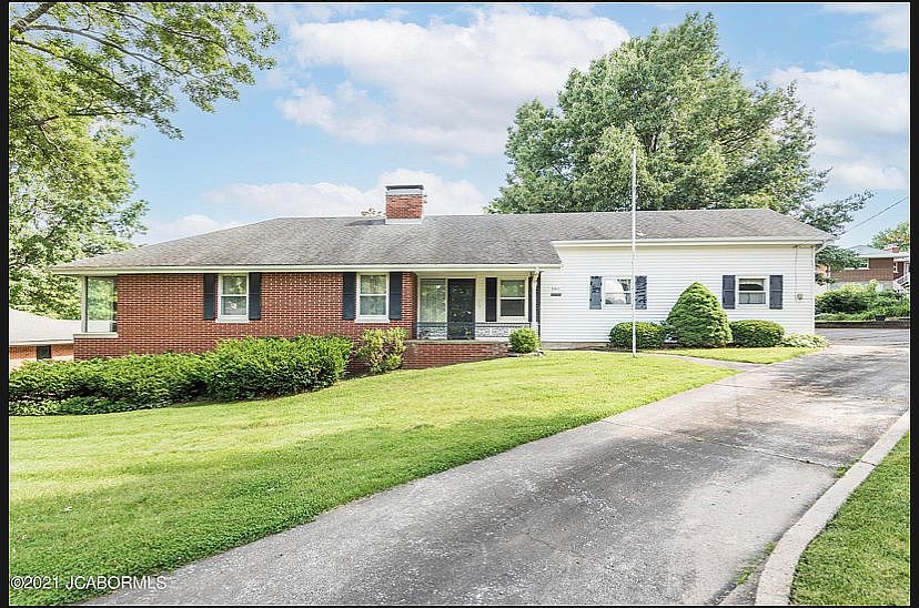1st image of 2411 Oakview Dr