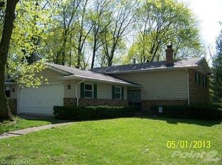 202 Sylvan St, Buchanan, MI 49107