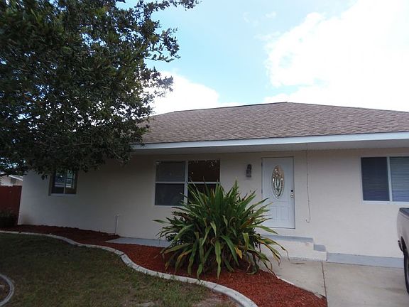 2nd image of 1600 Lakeview Pl
