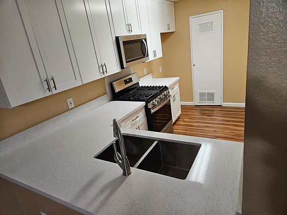 2nd image of 1319 Acacia Ave APT 20