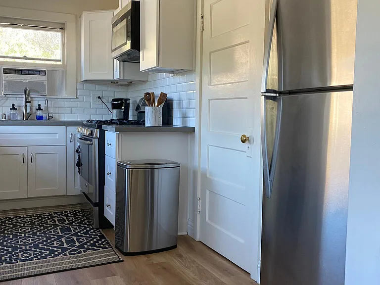 533 University Ave #3 — Photo 2