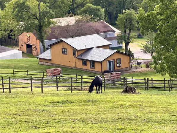 590 Davis School Rd, Washington, PA 15301