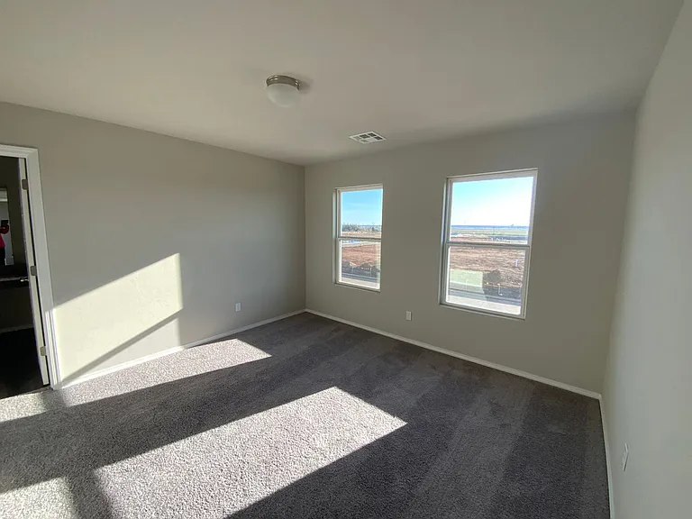 1841 Easton Ln — Photo 6