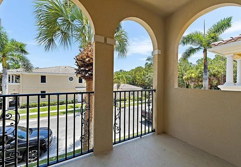 4526 Illicium Dr — Photo 24