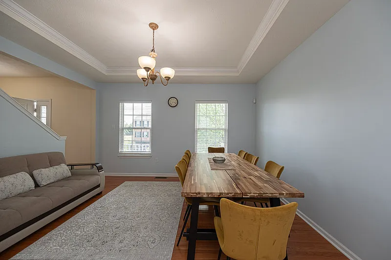 4 bed, 2.5 bath, 2718 sqft, $3,250 — Photo 4
