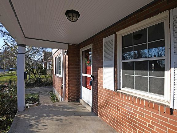 3rd image of 1628 Flora Ave