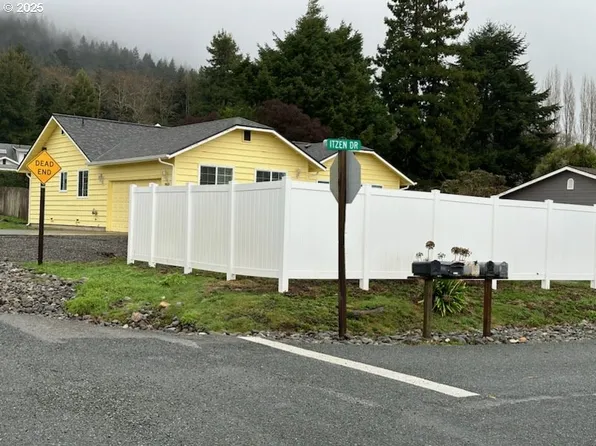 99110 Kemlin Pl, Brookings, OR 97415