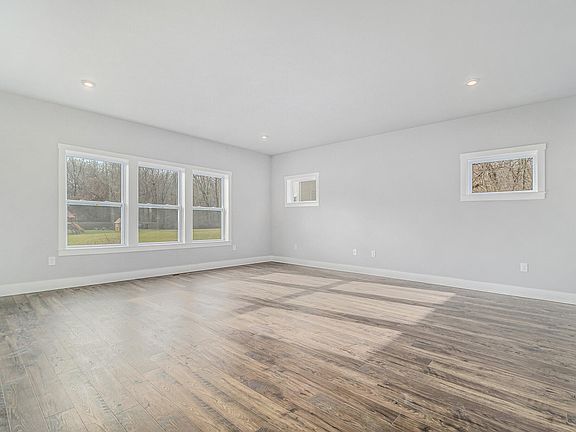 5th image of 137 Tiger Lillie Ln