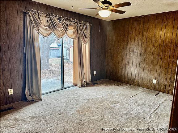 5th image of 825 Fresno Dr