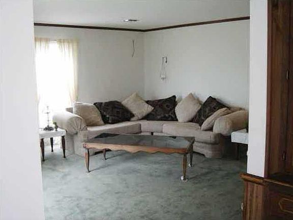4th image of 1052 Nelson Dr