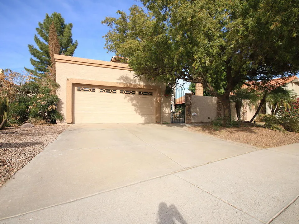 2118 S El Marino