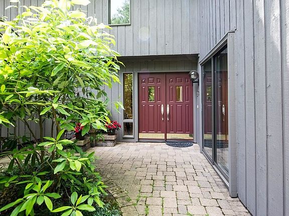 3rd image of 840-42 Windward Dr