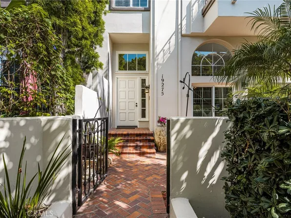 19275 Meadowood Cir, Huntington Beach, CA 92648