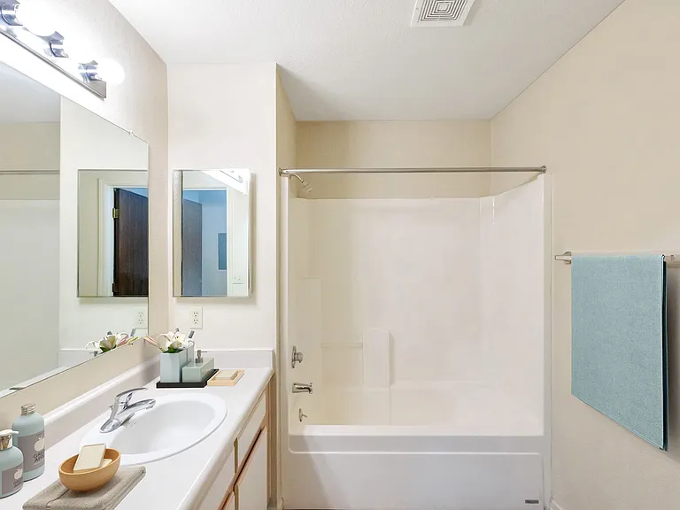 Silver Lake Apartments — Photo 7