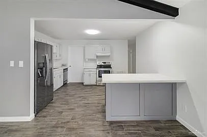 219 E Vine Ave — Photo 3