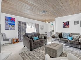 1205 Seaway Dr