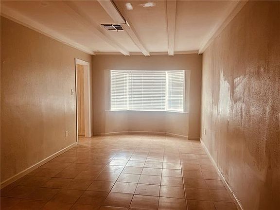 5th image of 5060 Radcliff St