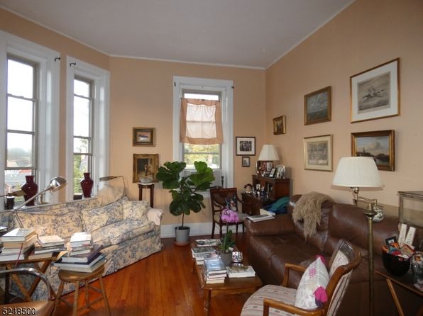2 Mine St, Flemington Boro, NJ 08822