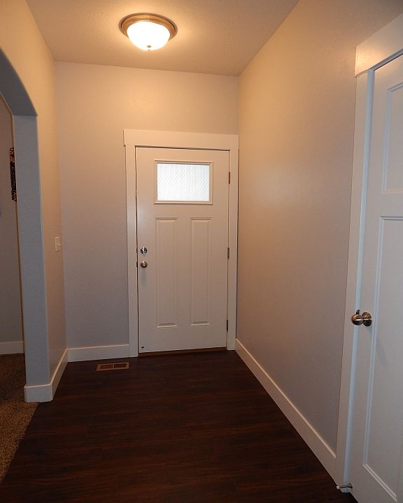 1st image of 7898 N Oakwood Dr