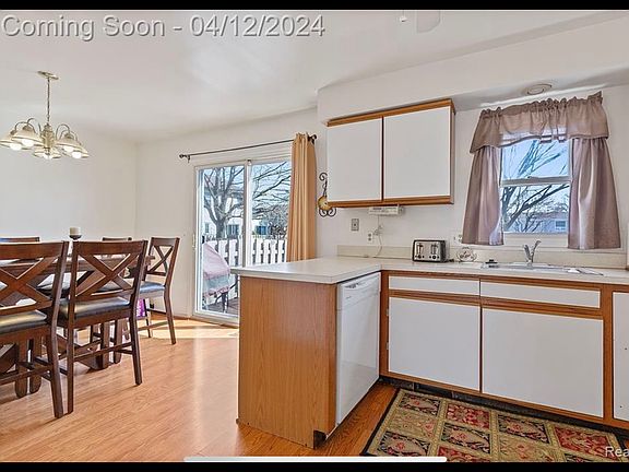 4th image of 24244 Bashian Dr #24244