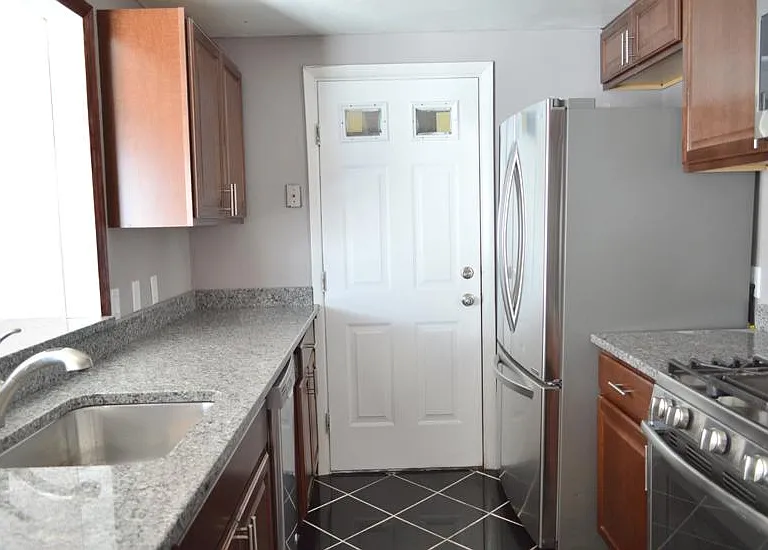 244 Harriette Ave — Photo 5
